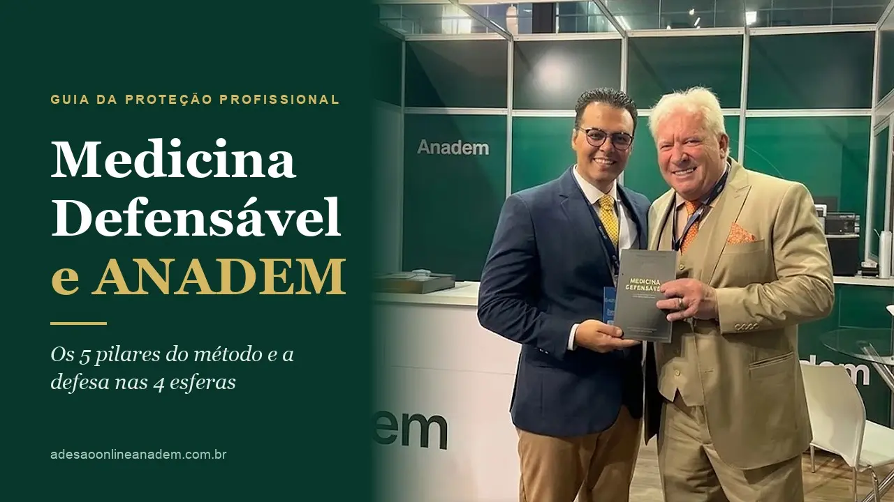 Cassiano Oliveira e o Dr. Raul Canal, presidente da ANADEM, com o livro Medicina Defensável no 26º Congresso da SBCBM